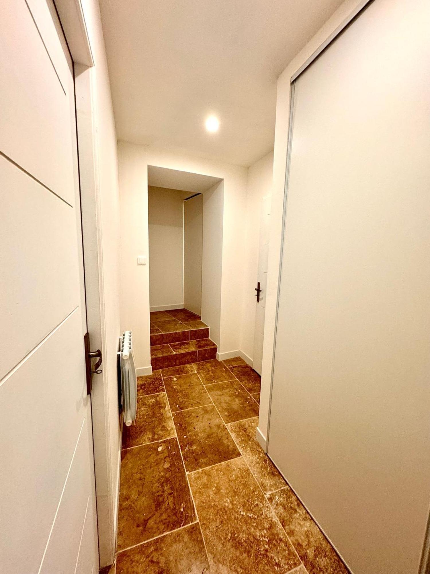 Place De Parking Au Pied Du Logement - Spacieux Et Atypique Lägenhet Orléans Exteriör bild